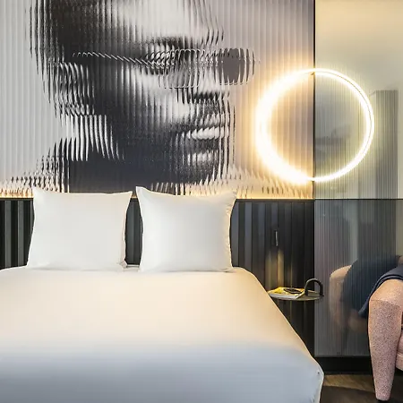 Tribe 4* Amsterdam