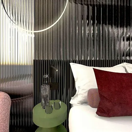 Tribe 4* Amsterdam